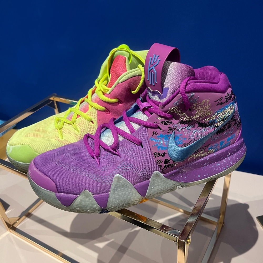 NIKE KYRIE 4 EP CONFETTI - Like New